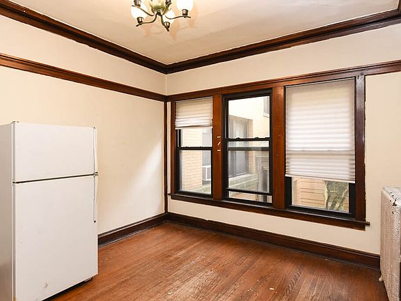 2nd image of 2420 N Sawyer Ave #W3