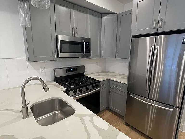 2404 Master St #2 — Photo 16