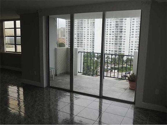 3rd image of 2780 NE 183rd St APT 1016