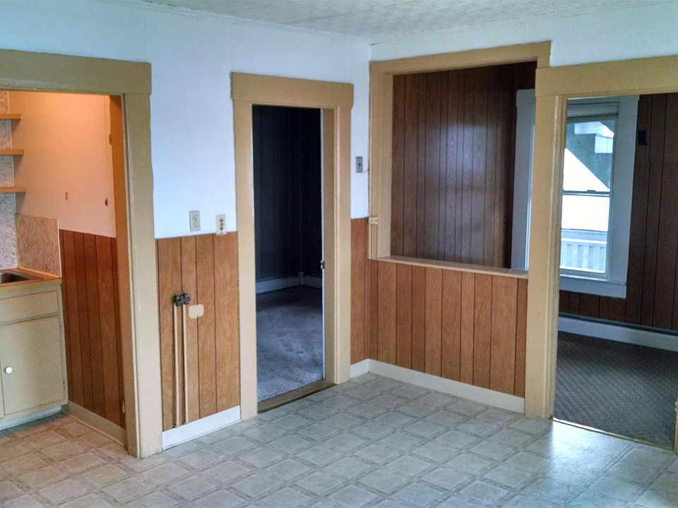 2nd image of 129 Spruce St #2
