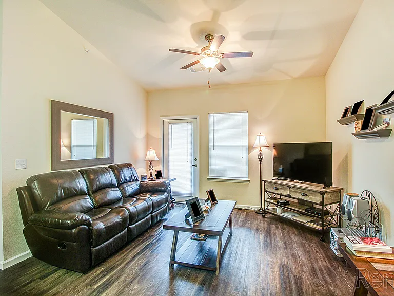 Buchanan Way Apartments — Photo 23
