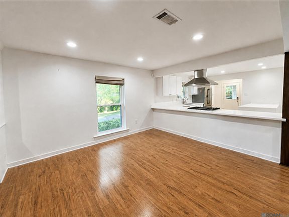 5th image of 856 Rodney Dr