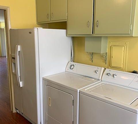 3rd image of 1900 Manning Ave #5