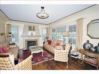3rd image of 4492 Winona Ave