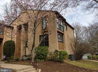 9056 Blarney Stone Dr, Springfield, VA 22152