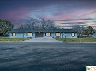 902 E Highway St, Fredericksburg, TX 78624