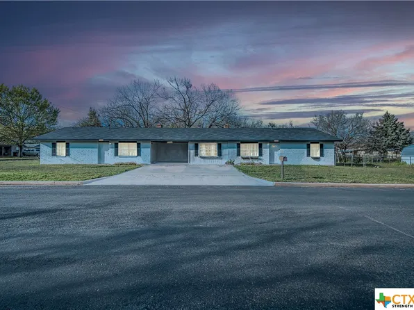 902 E Highway St, Fredericksburg, TX 78624