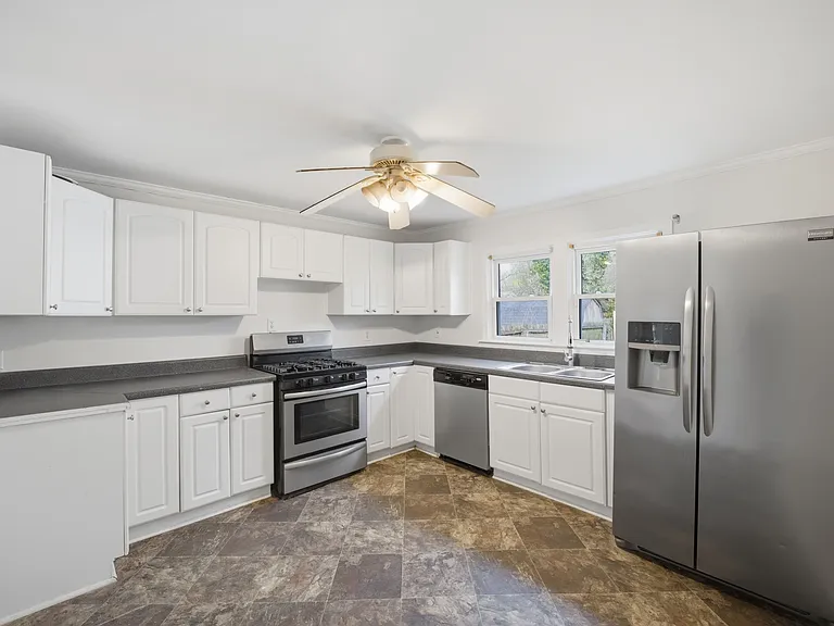 3920 County St — Photo 11