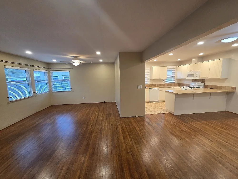 Building Photo - 1059 Sapphire St