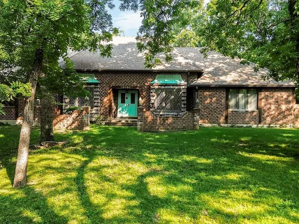 20900 Whispering Dr, Lenexa, KS 66220
