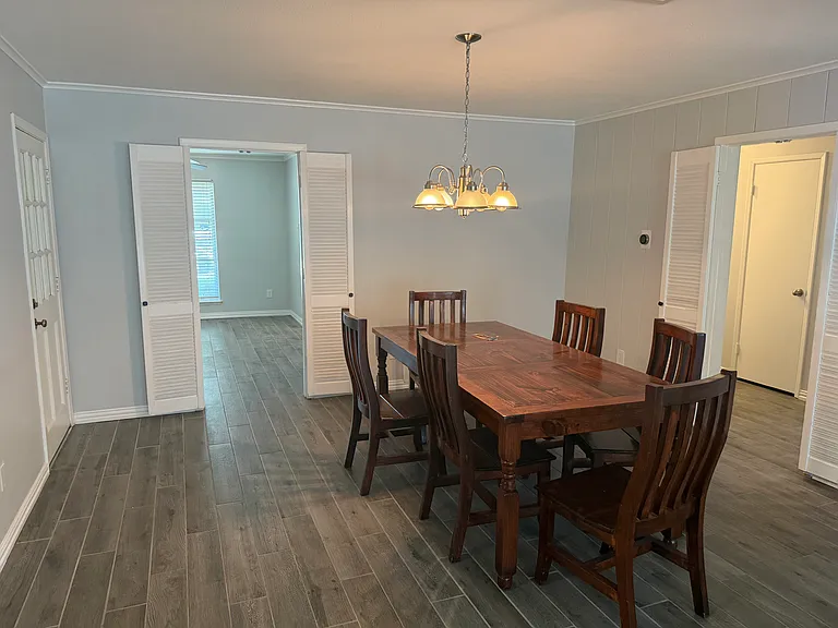 715 Kindred Ln — Photo 5