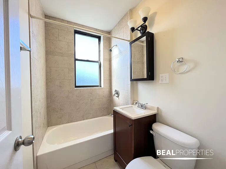 818 W Diversey Pkwy — Photo 14