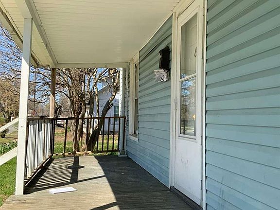 3rd image of 845 E Devonshire St