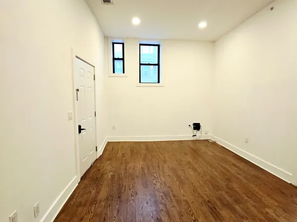 73 Court House Place image 6 of 13