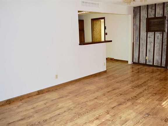 5th image of 2687 Race Ln