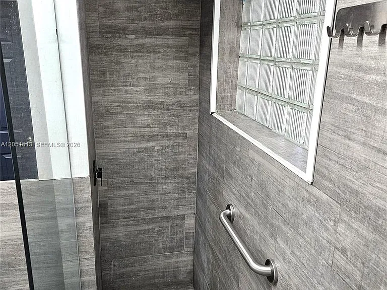 5627 SW 26th St — Photo 10