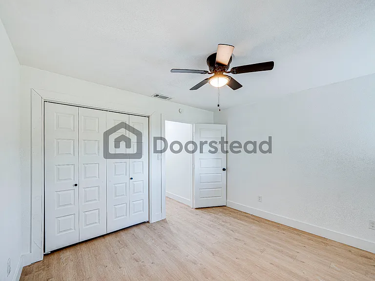 5204 Blue Valley Ct — Photo 5