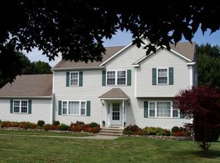 1 Farmery Ln, Newtown, CT 06482