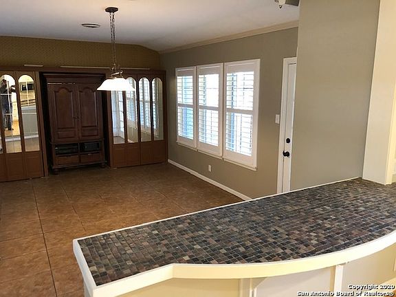 5th image of 607 Robinhood Pl