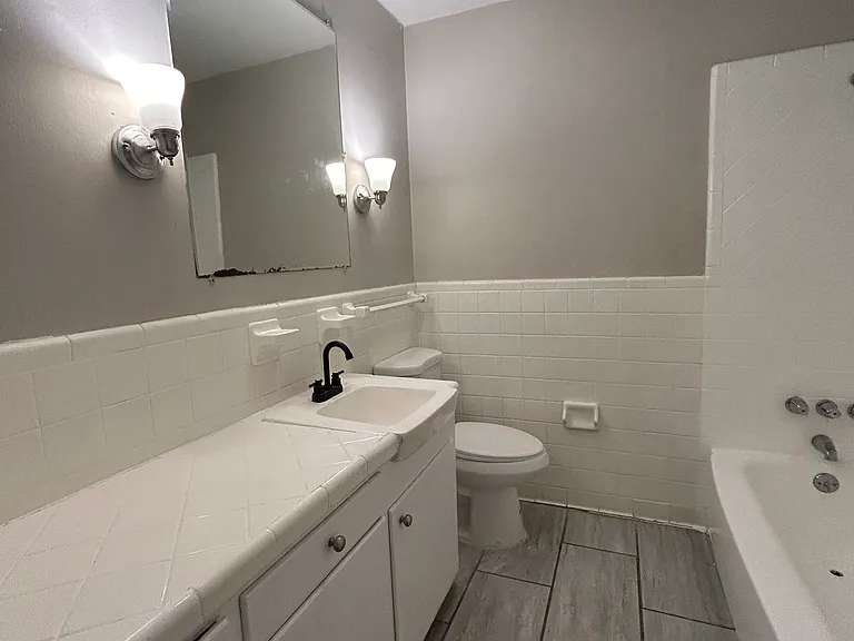 Maywood Cir — Photo 12