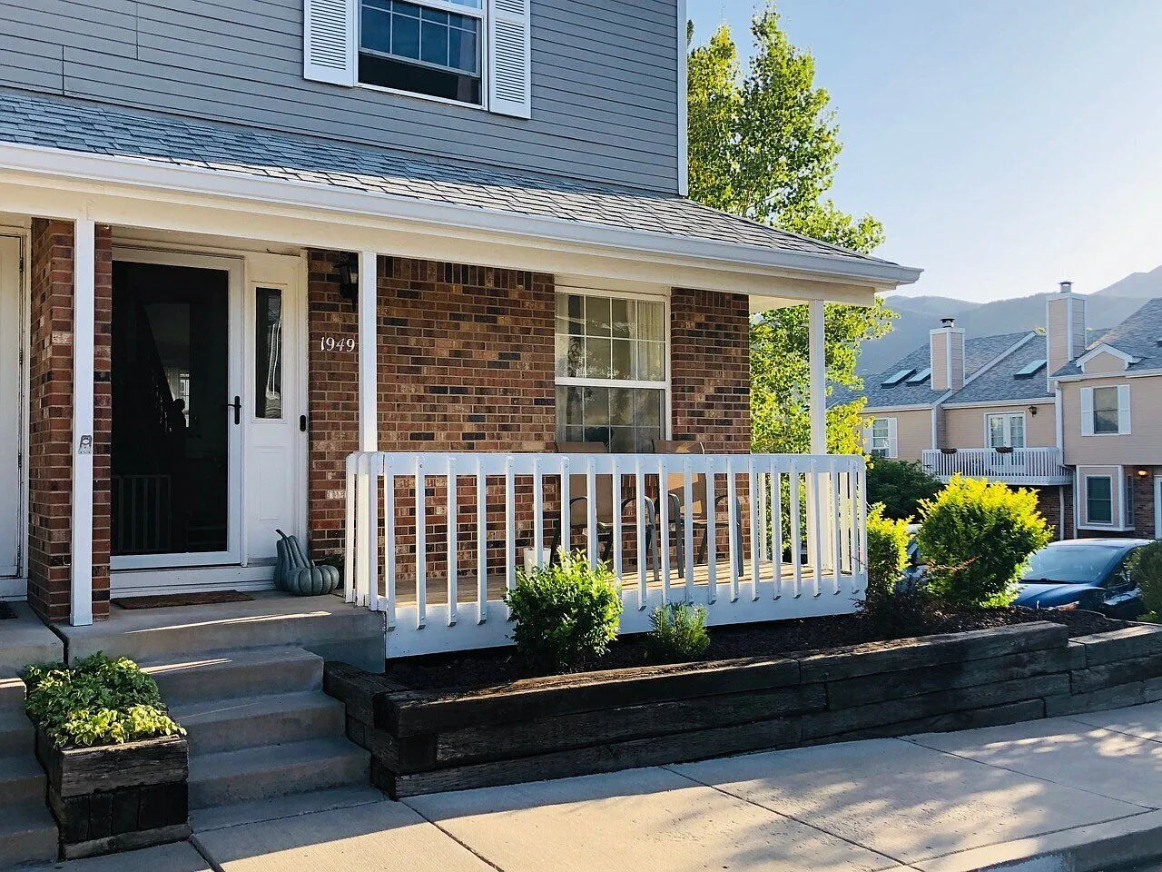 Charming 3 Bd Townhome With 3.5 Baths & Convenient Westside Location! — Photo 2