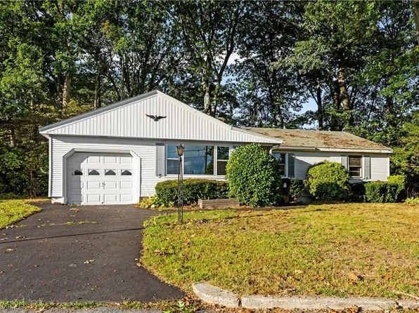 1 Woodlawn Ave, North Providence, RI 02911