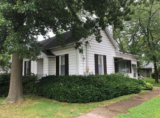 803 W 7th St, Staunton, IL 62088