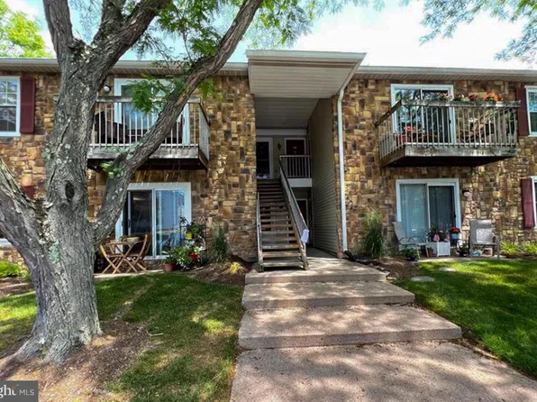 28 Barberry Ct, Lawrence Township, NJ 08648