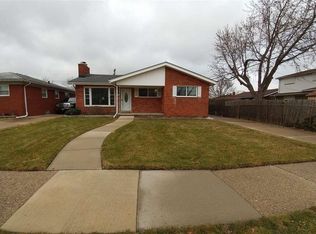 21801 Fairlane Ct, Eastpointe, MI 48021