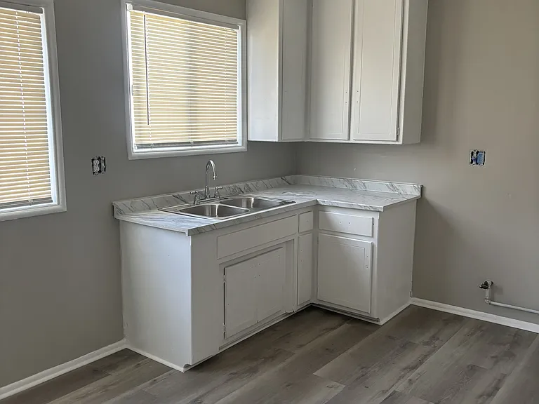 636 Hardin Dr #4 — Photo 3