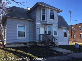 510 W Washington St APT 02, Bloomington, IL 61701