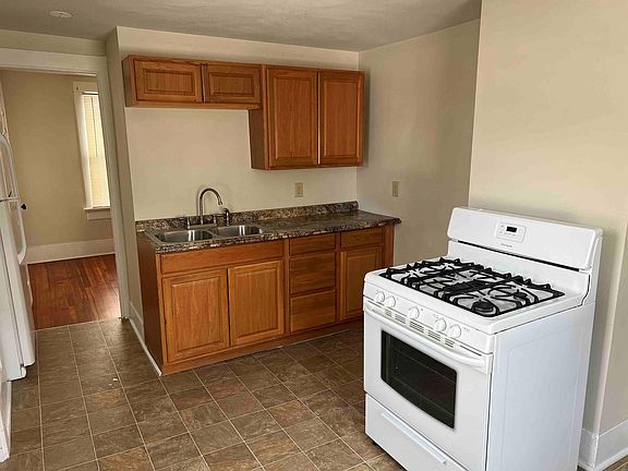 3rd image of 412 Tompkins St #2