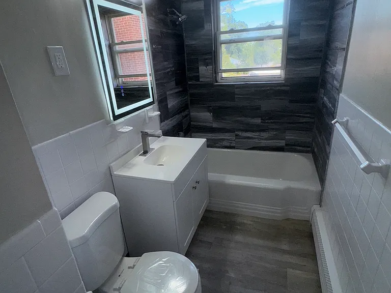 752 New Britain Ave #4 — Photo 8