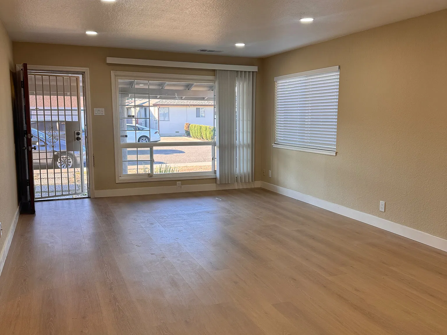 4 bed, 1914 sqft, $4,500 — Photo 3
