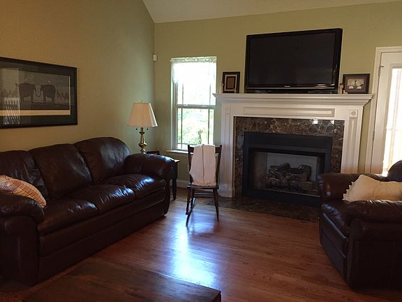 4th image of 160 Durance Dr