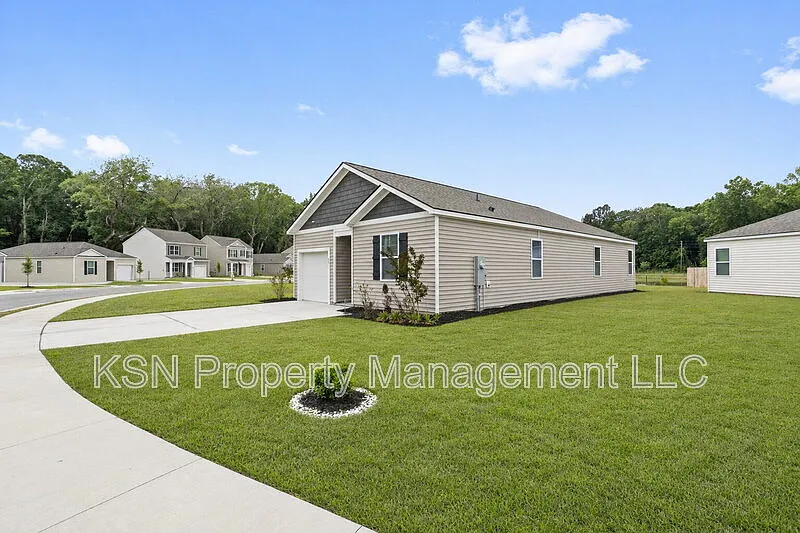 4 bed, 2.0 bath, 1482 sqft, $2,100 — Photo 2