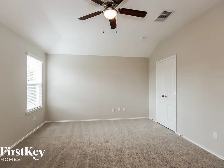 2526 Cold River Dr — Photo 11