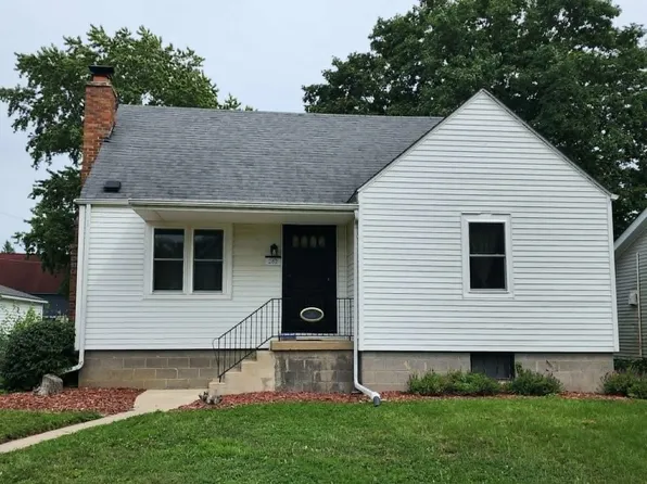 282 N Oak St, Herscher, IL 60941
