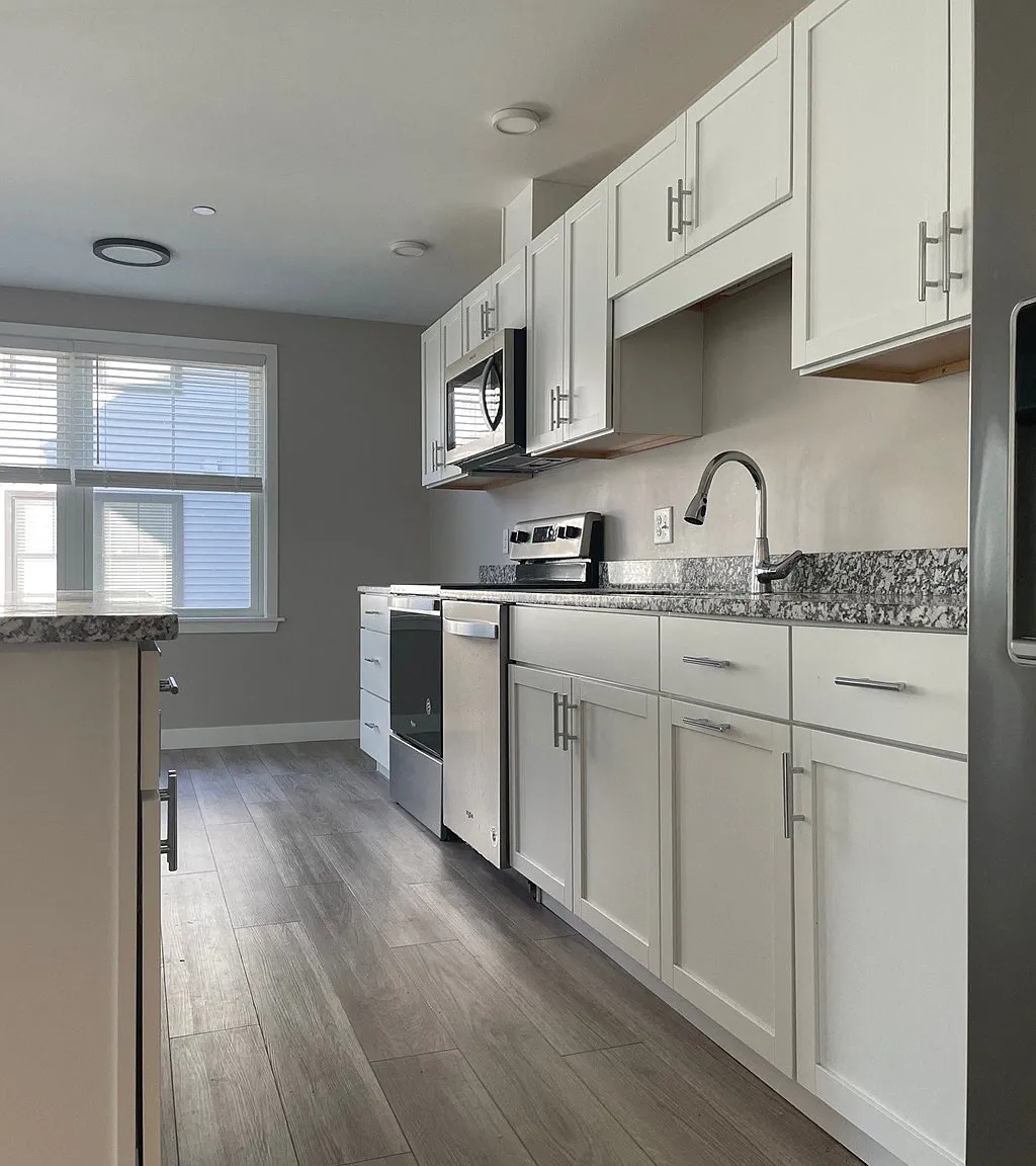 2 bed, 1.5 bath, 1004 sqft, $2,695 — Photo 2
