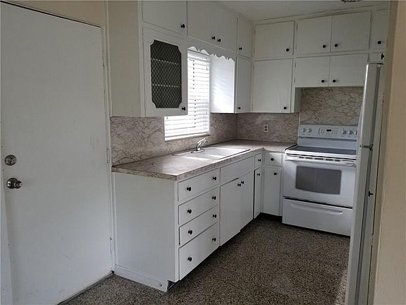 5th image of 2065 19th Ave