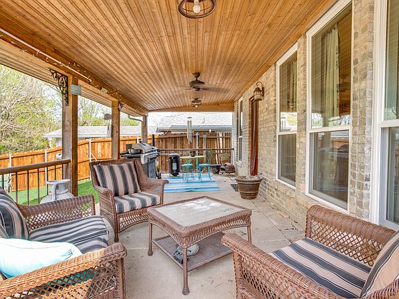 2nd image of 2724 Castlecove Dr