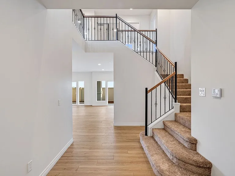 8521 Grove Hill Ct — Photo 4
