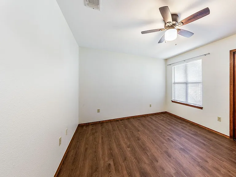 57 Woodcreek Dr — Photo 24