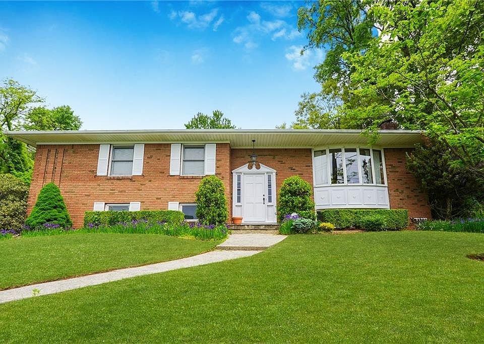 1st image of 65 Manor Ct