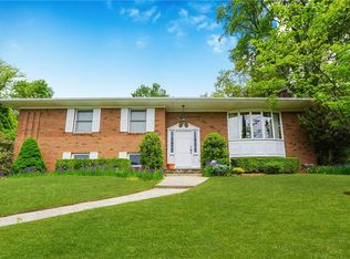 65 Manor Ct, Staten Island, NY 10306