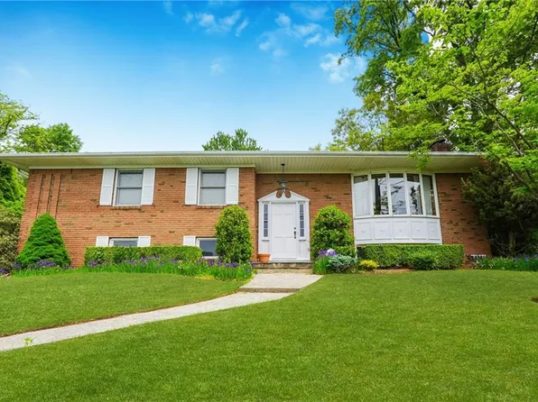 65 Manor Ct, Staten Island, NY 10306