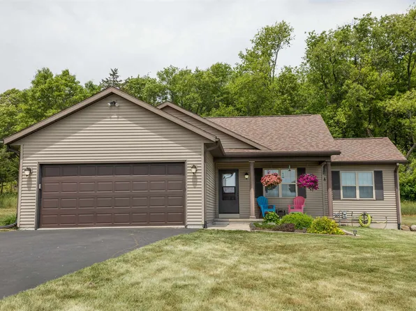 W6606 Edgewood Ct, Westfield, WI 53964