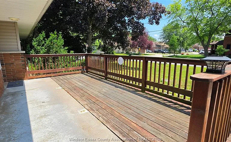 1050 Bartlet Dr — Photo 3