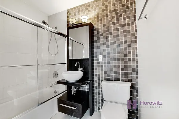 Sold by Horowitz Real Estate | media 8