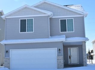 433 Foxtail Dr E, West Fargo, ND